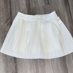 NEW Old Navy white pleated skirt skort medium tennis gold pickleball quick dry